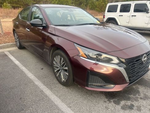 Used 2024 Nissan Altima 2.5 SV image 5