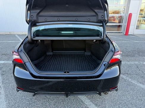 Used 2024 Toyota Camry SE image 10