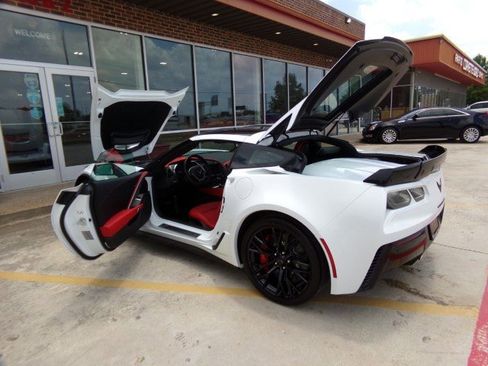 Used 2016 Chevrolet Corvette Z06 w/ 3LZ Preferred Equipment Group RWD image 14