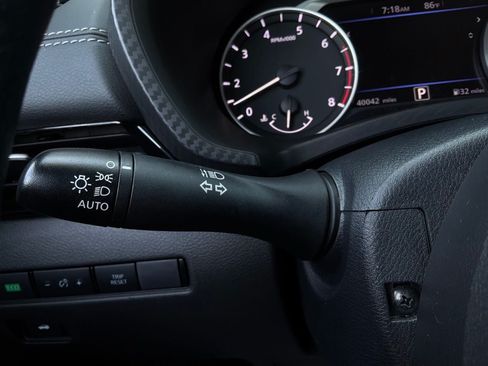 Used 2025 Nissan Sentra SV FWD image 33