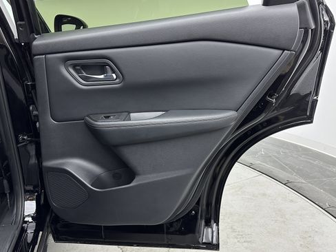 Used 2025 Nissan Rogue SV image 32