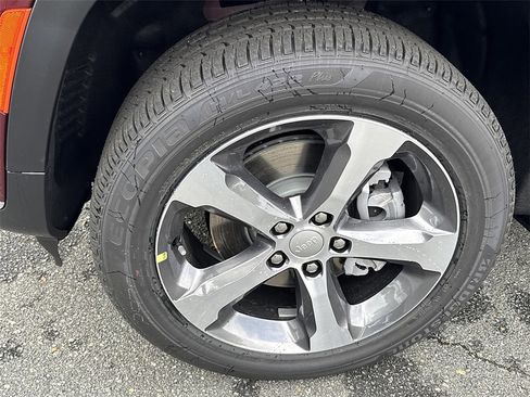 New 2025 Jeep Grand Cherokee L Limited image 10