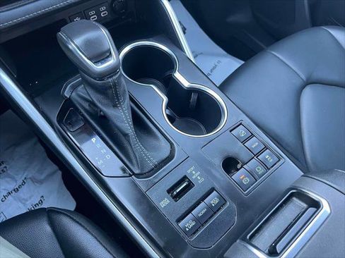 Certified 2023 Toyota Highlander XLE image 33