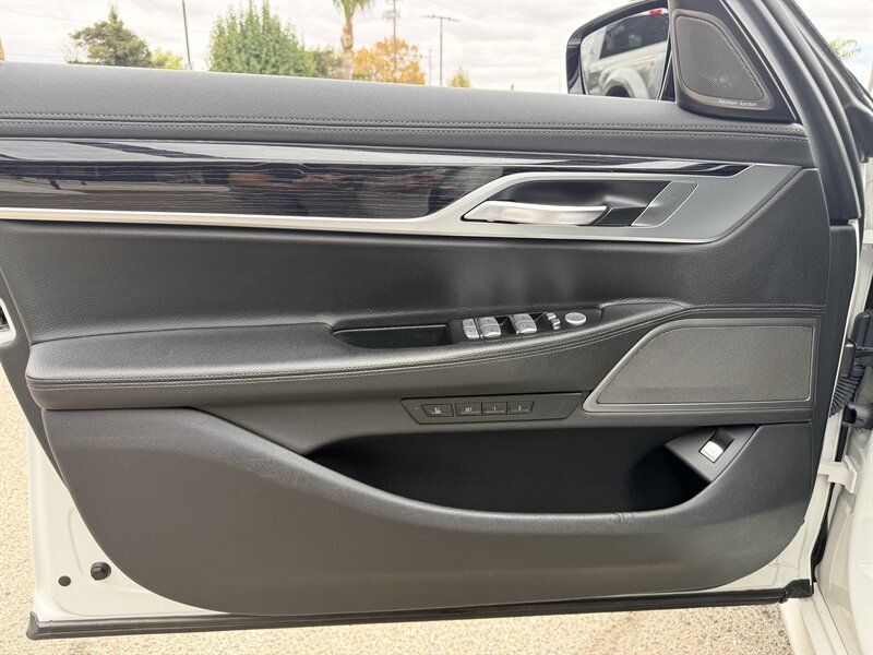 Used 2019 BMW 740i w/ M Sport Package RWD image 21