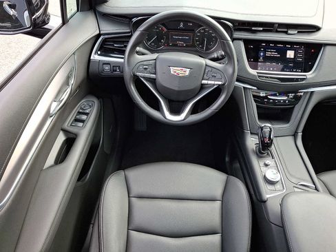 Used 2024 Cadillac XT6 Luxury AWD/4WD image 12