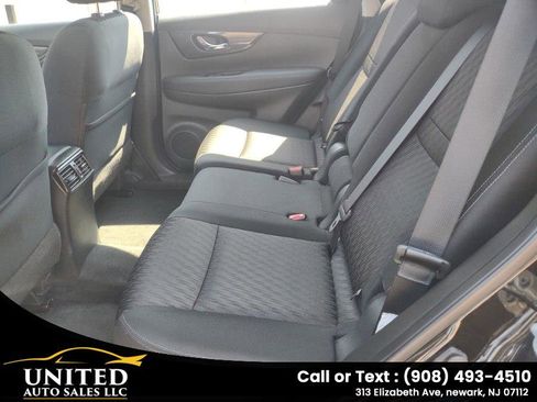 Used 2018 Nissan Rogue S image 24