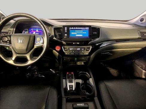 Used 2019 Honda Pilot Touring image 16