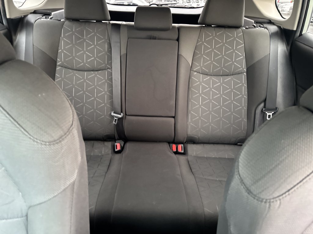 Used 2021 Toyota RAV4 XLE AWD/4WD image 24