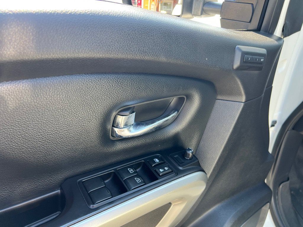 Used 2018 Nissan Titan PRO-4X w/ Pro-4x Convenience Package AWD/4WD image 31