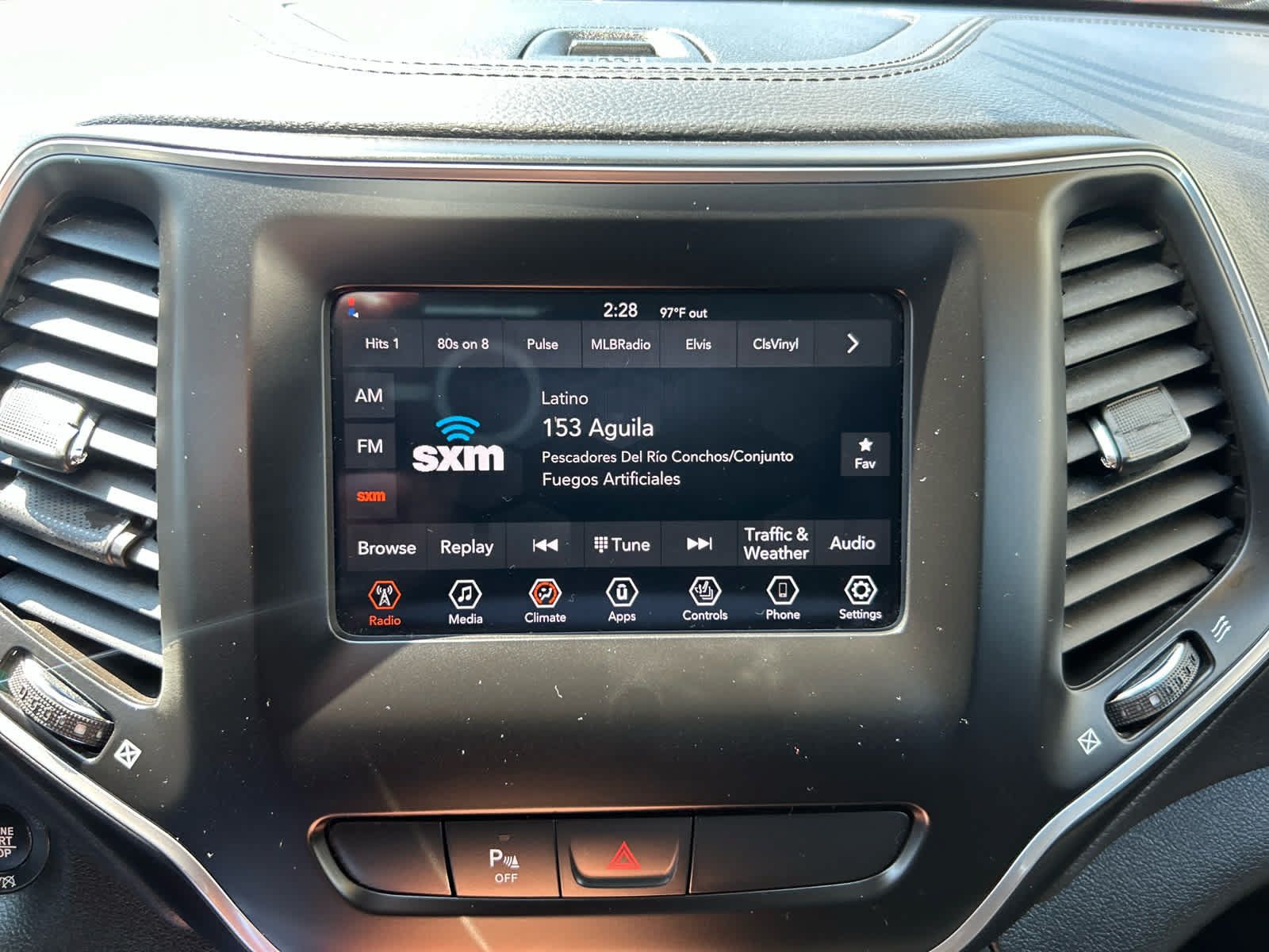 Used 2020 Jeep Cherokee Latitude Plus w/ Cold Weather Group AWD/4WD image 16