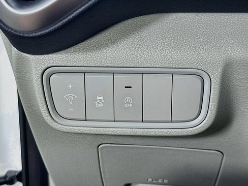 Used 2025 Kia Soul LX w/ LX Technology Package FWD image 21