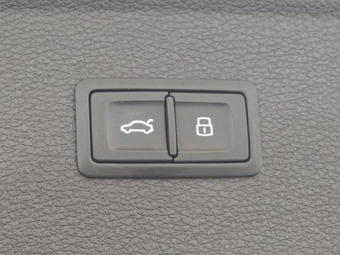 Used 2020 Audi Q5 e Prestige w/ Prestige Package image 24