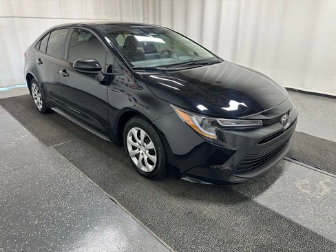 Used 2025 Toyota Corolla LE image 2