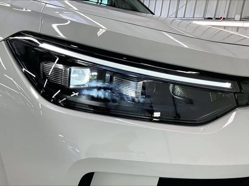 Used 2025 Volkswagen Tiguan SE image 30