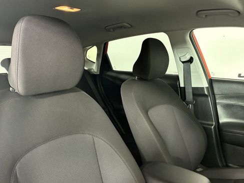 Used 2025 Hyundai Kona SEL image 32