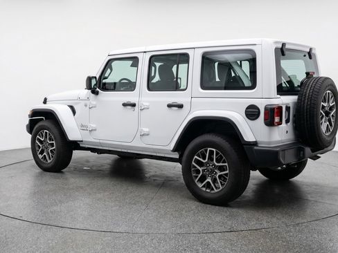 Used 2025 Jeep Wrangler Unlimited Sahara AWD/4WD image 6