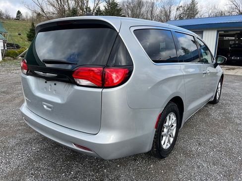 Used 2023 Chrysler Voyager LX image 5