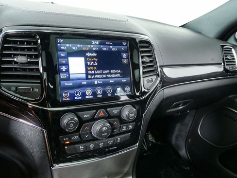 Used 2020 Jeep Grand Cherokee Overland RWD image 15