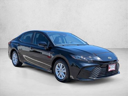 Certified 2025 Toyota Camry LE FWD image 3