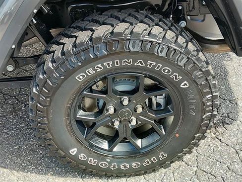 Certified 2025 Jeep Gladiator Sport AWD/4WD image 14