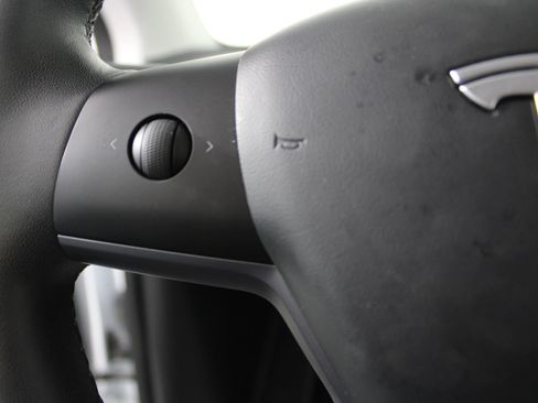 Used 2020 Tesla Model Y Long Range image 15