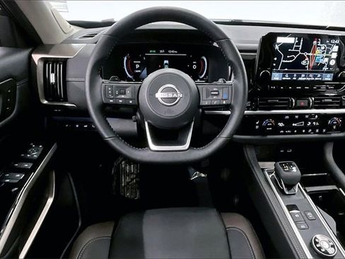 New 2025 Nissan Pathfinder Platinum image 19