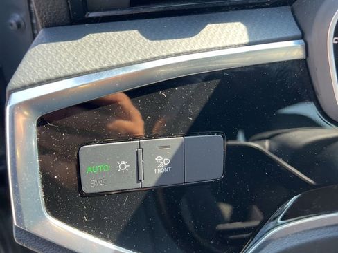 Used 2024 Audi Q3 2.0T Premium image 19