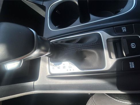 Used 2024 Kia Carnival LX FWD image 19