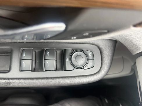 Used 2018 GMC Terrain SLE image 32