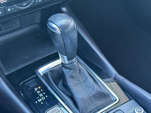 Used 2017 MAZDA MAZDA3 Touring image 17