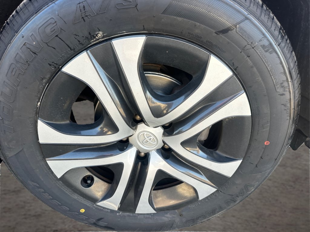 Used 2016 Toyota RAV4 LE AWD/4WD image 19
