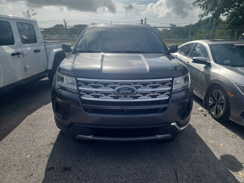 Used 2018 Ford Explorer Limited FWD image 2