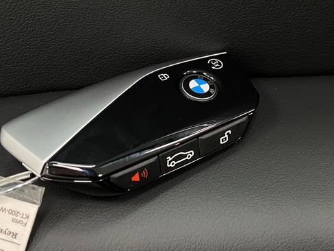 Used 2024 BMW i7 xDrive60 image 31