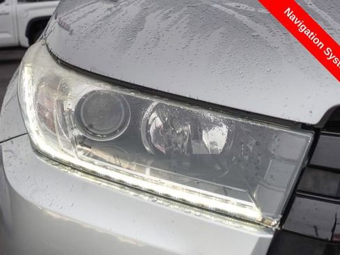 Certified 2018 Toyota Highlander SE image 6