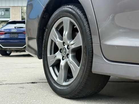 Used 2019 Toyota Sienna SE image 11