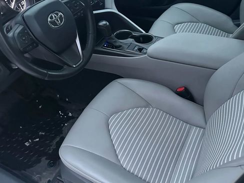 Used 2021 Toyota Camry SE w/ Cold Weather Package image 12