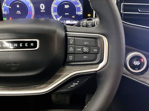 Used 2024 Jeep Wagoneer L Series III w/ Flexible Seating Group AWD/4WD image 25