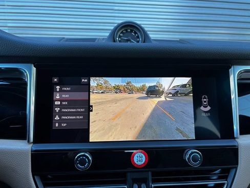 Certified 2026 Porsche Macan AWD/4WD image 20