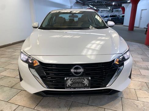 Used 2024 Nissan Sentra SV w/ SV Premium Package image 3