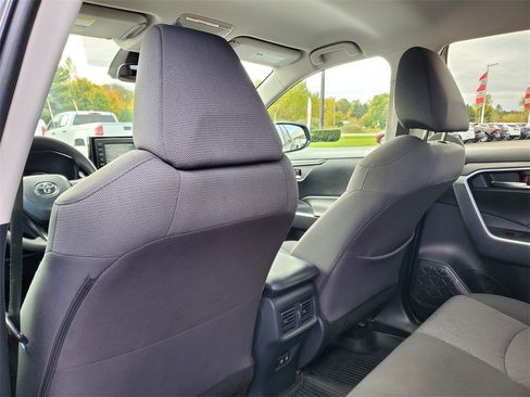 Used 2021 Toyota RAV4 XLE image 30