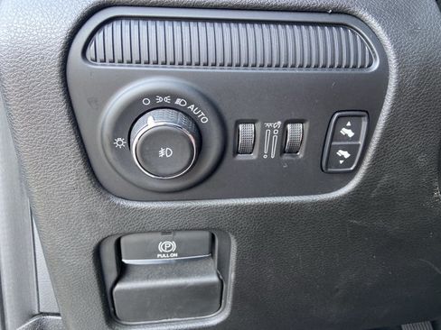 Used 2023 Jeep Wagoneer L Series II RWD image 46