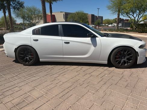 Used 2015 Dodge Charger SE image 2