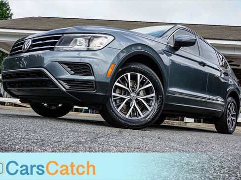 Used 2020 Volkswagen Tiguan SE w/ Panoramic Sunroof Package FWD image 4