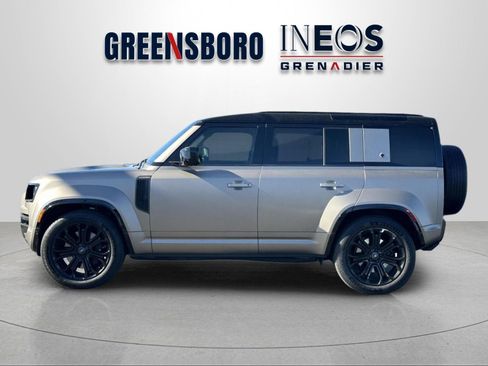 Used 2025 Land Rover Defender 110 AWD/4WD image 2
