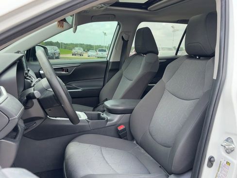 Used 2022 Toyota RAV4 XLE w/ Convenience Package image 7