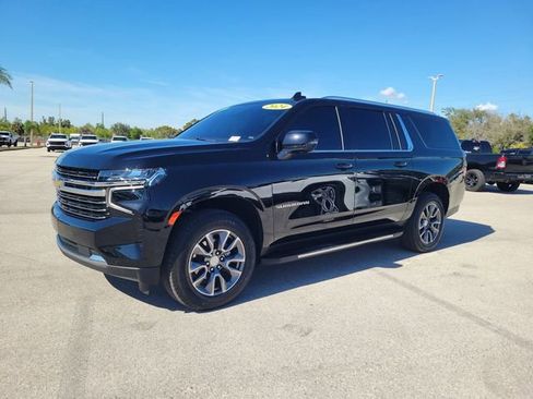 Certified 2024 Chevrolet Suburban LT w/ Luxury Package image 2