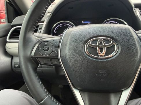 Used 2018 Toyota Camry SE w/ Convenience Package FWD image 11
