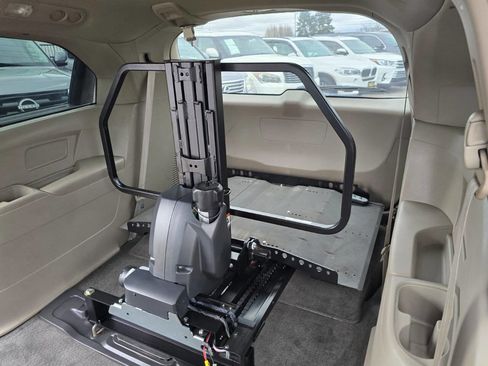 Used 2011 Honda Odyssey EX image 16