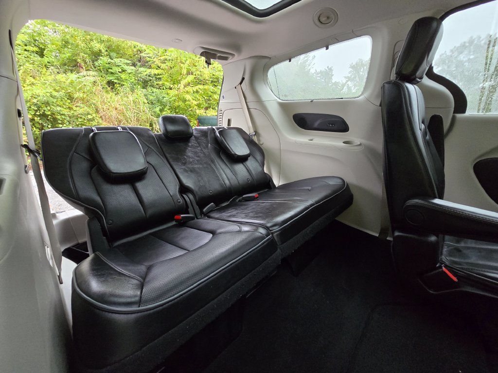Used 2018 Chrysler Pacifica Limited w/ Advanced Safetytec Group FWD image 24