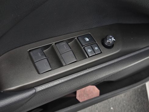 Certified 2021 Toyota Camry SE image 10